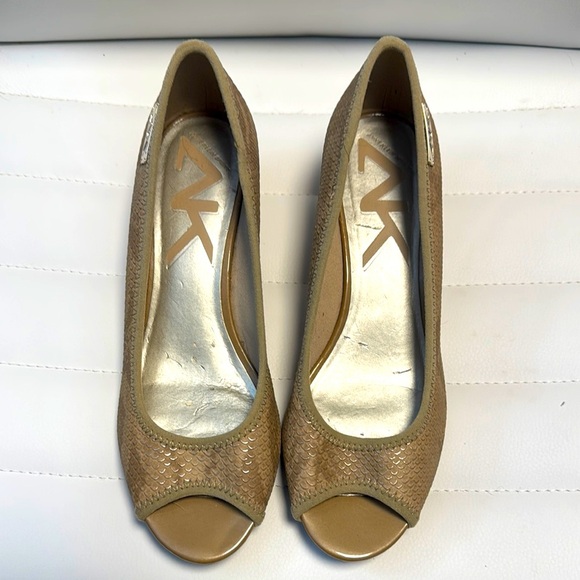 Anne Klein Tan Leather Peep-Toe Heels. Size 7M - Picture 1 of 9